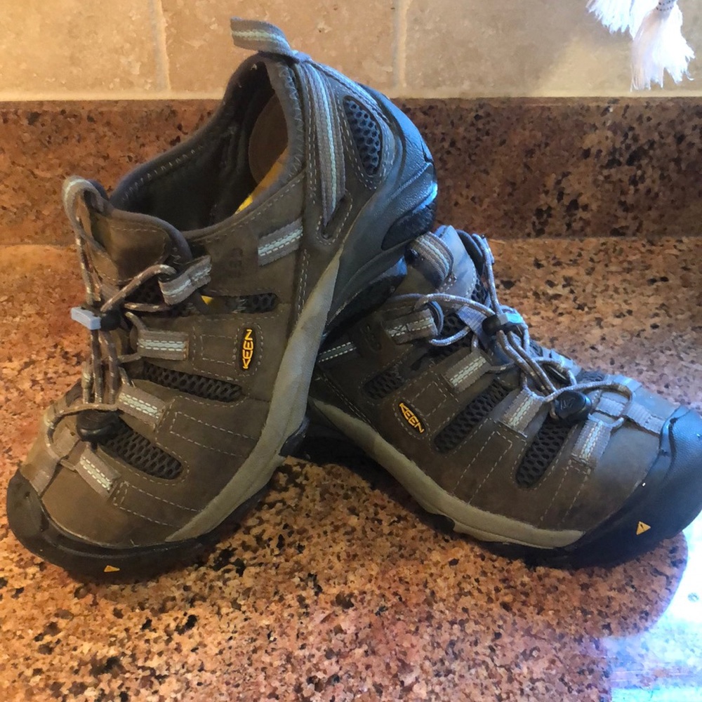 Keen steel toe shoes, size 7